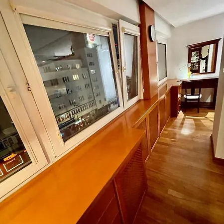 Gold 4 Metro Wifi 65'tv Netflix Hbo Appletv Disney_ Apartment Warsaw