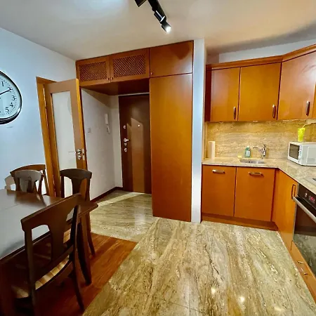 Apartment Gold 4 Metro Wifi 65'tv Netflix Hbo Appletv Disney_