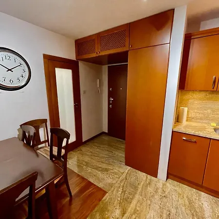 Gold 4 Metro Wifi 65'tv Netflix Hbo Appletv Disney_ * Warschau