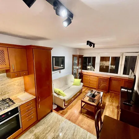 Apartment Gold 4 Metro Wifi 65'tv Netflix Hbo Appletv Disney_ Warsaw